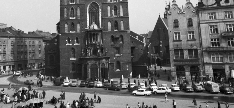 Rok 1979: samochody znikają z Rynku Głównego w Krakowie