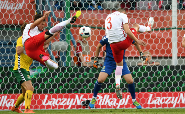 Euro 2016: Słupek, nieuznany gol, niepodyktowany karny i zero goli w meczu Polaków z Litwą