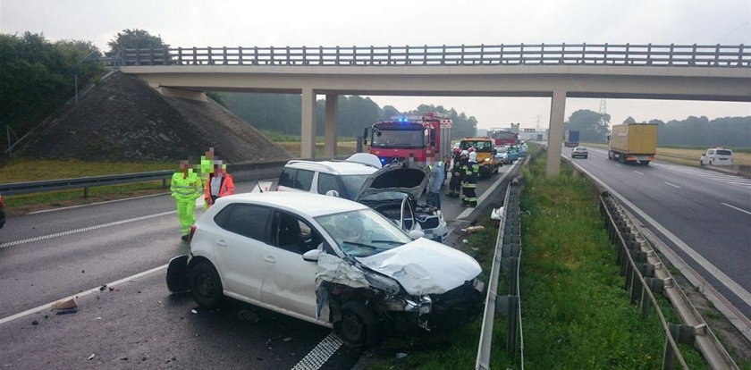 19-latek sprawcą karambolu na A4. Ranna kobieta w ciąży