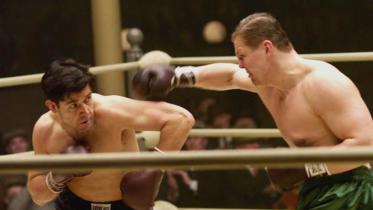 Filmy o boksie. "Let's get ready to rumble!" - od trzydziestu lat tą frazą rozgrzewa przed walką miłośników boksu w Stanach Zjednoczonych legendarny spiker Michael Buffer. W wolnym tłumaczeniu słowa te oznaczają "przygotujcie się na łomot!".