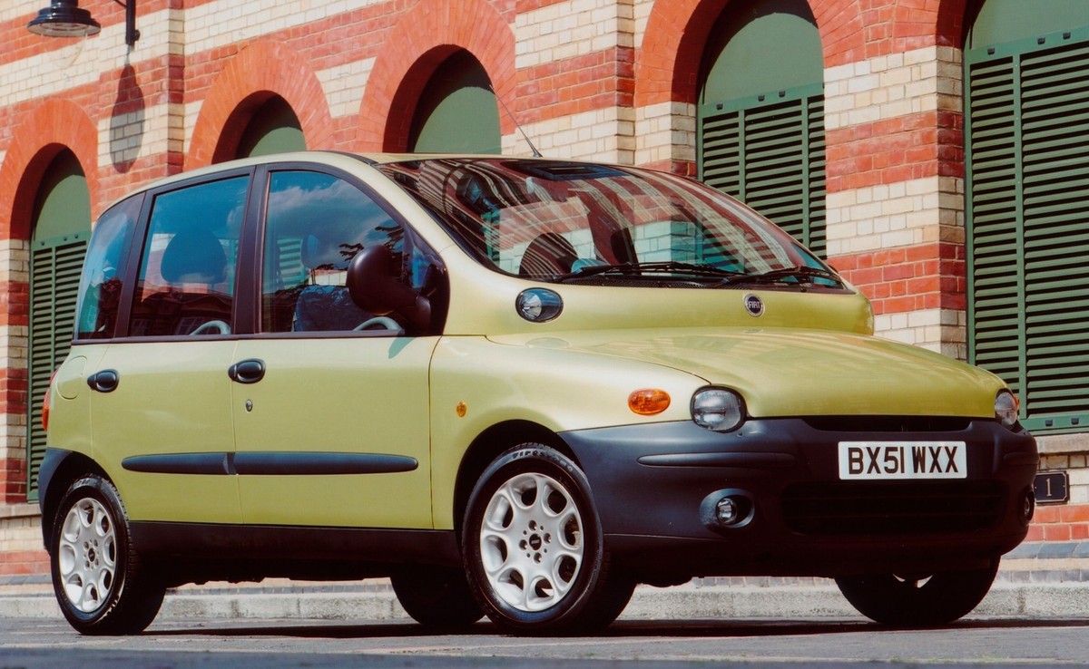 Fiat Multipla za 7,5 tys. zł to kandydat na samochód za za średnią pensję