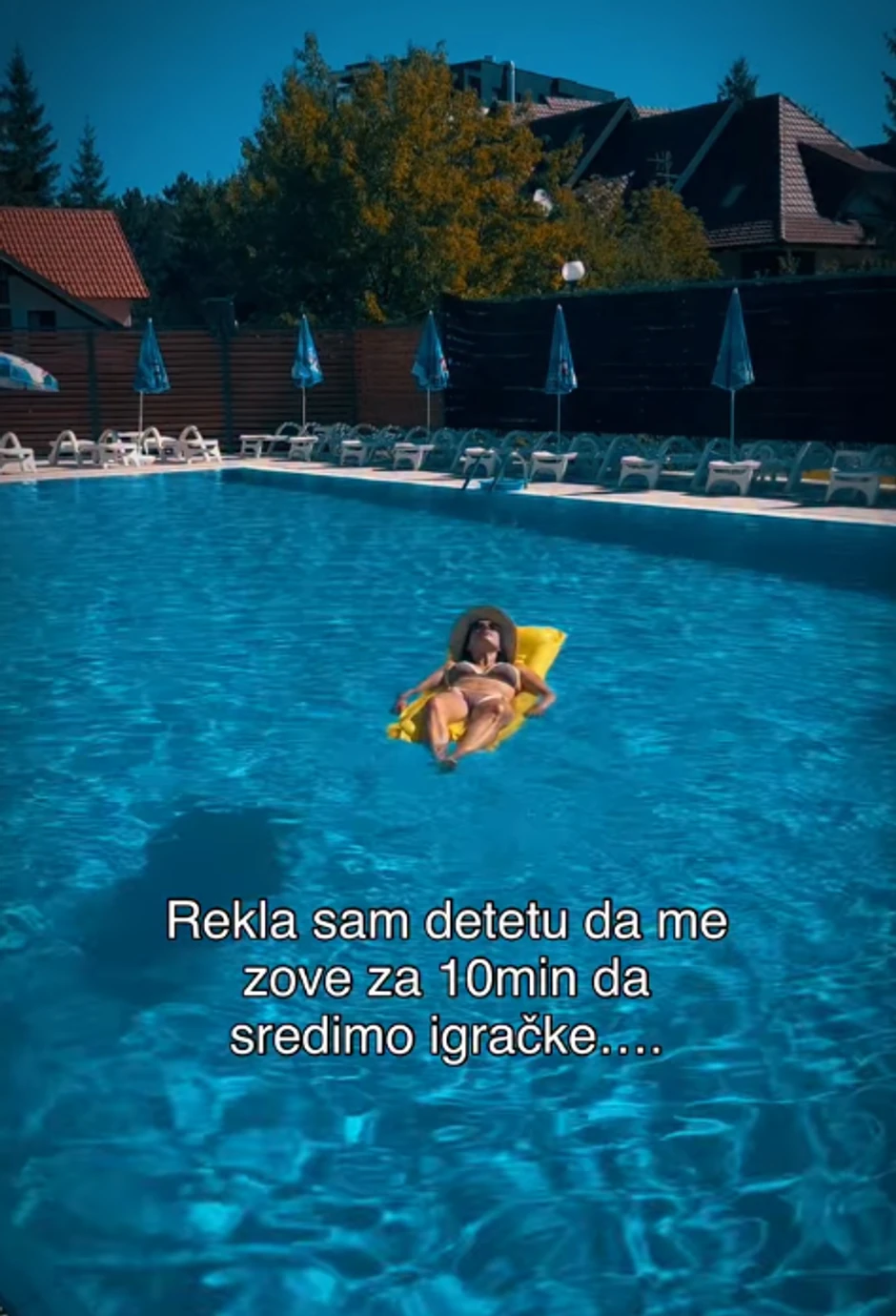 Marija Egelja se snimila u bazenu