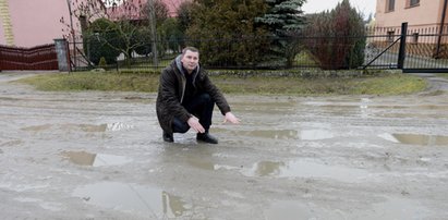 Nowa droga zapadła się po miesiącu