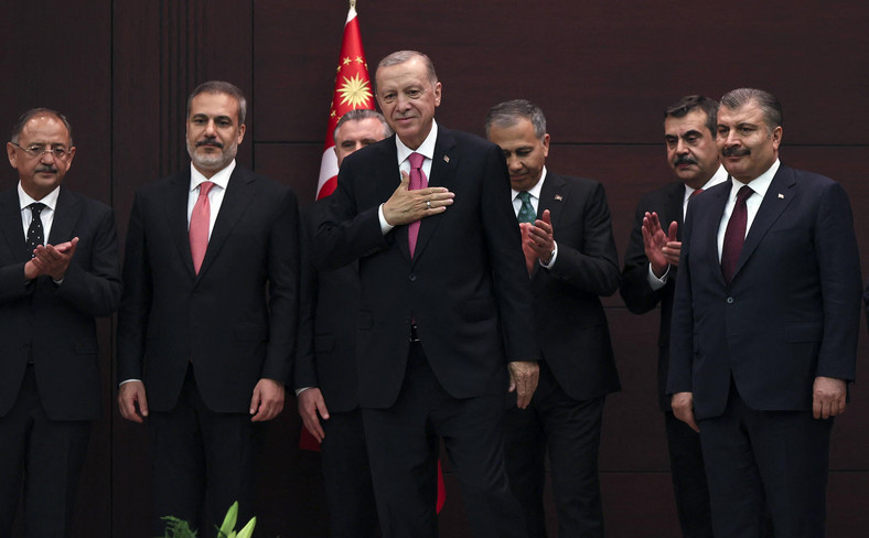 Erdogan przestawia skład swego nowego gabinetu