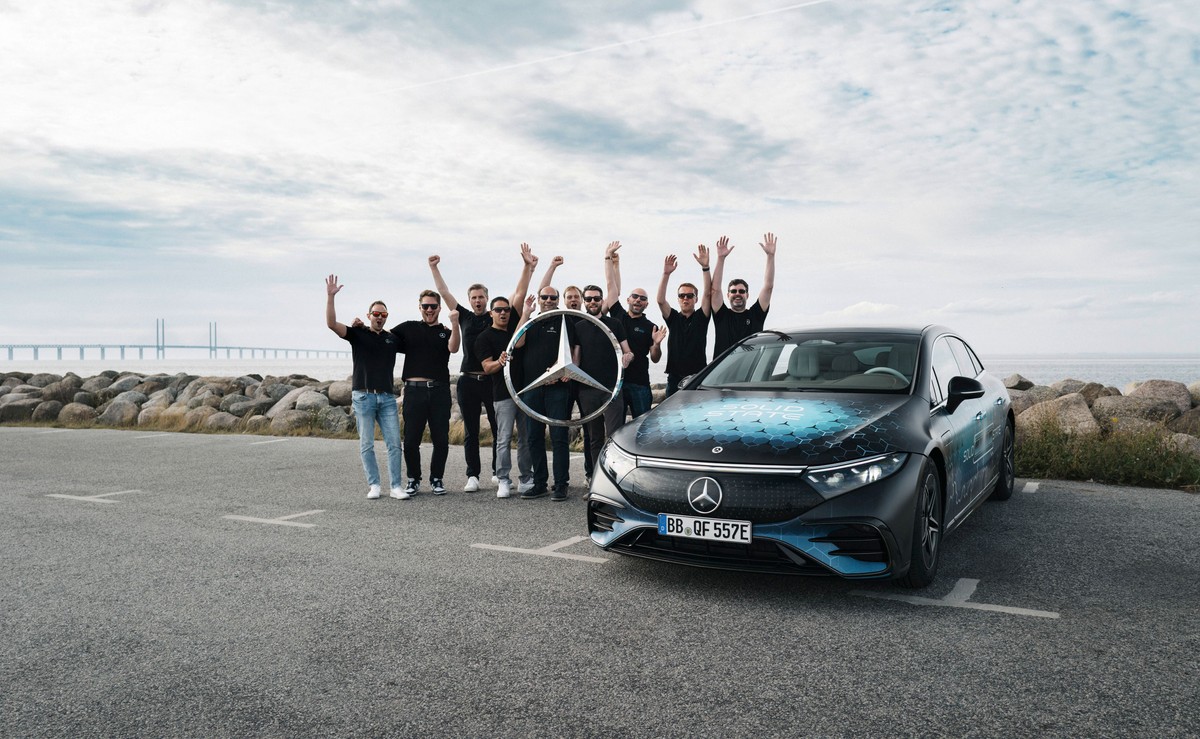 Mercedes EQS z akumulatorem ze stałym elektrolitem na jednym ładowaniu pokonał 1205-kilometrową trasę ze Stuttgartu w Niemczech do Malmö w Szwecji