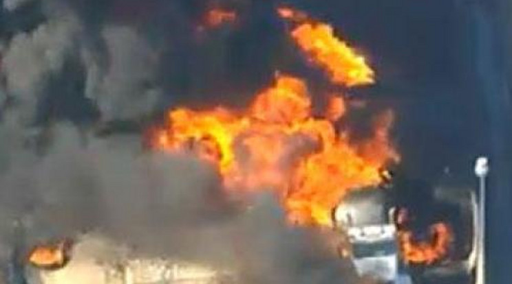 Autópályán robbant fel egy gázolajat szállító tartálykocsi - videó!