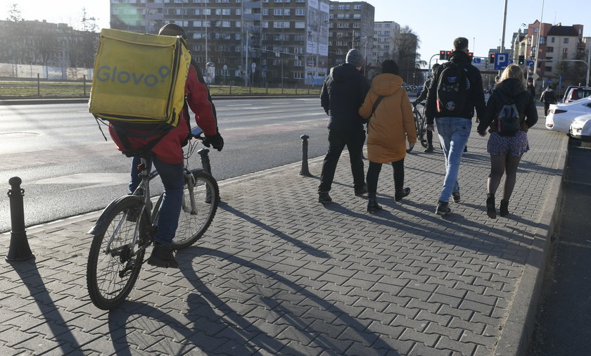 MPK Wrocław organizuje specjalne szkolenie z zakresu bezpieczeństwa dla rowerowych dostawców jedzenia. Zgłosić się mogą sami kurierzy lub mogą zrobić to za nich ich pracodawcy.