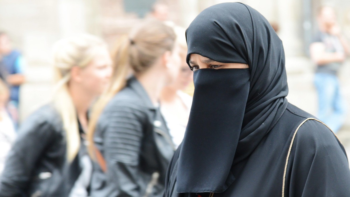 An Islamic woman going shopping in Vienna