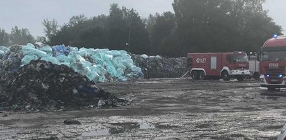 Płoną plastiki na wysypisku w podkrakowskiej Skawinie