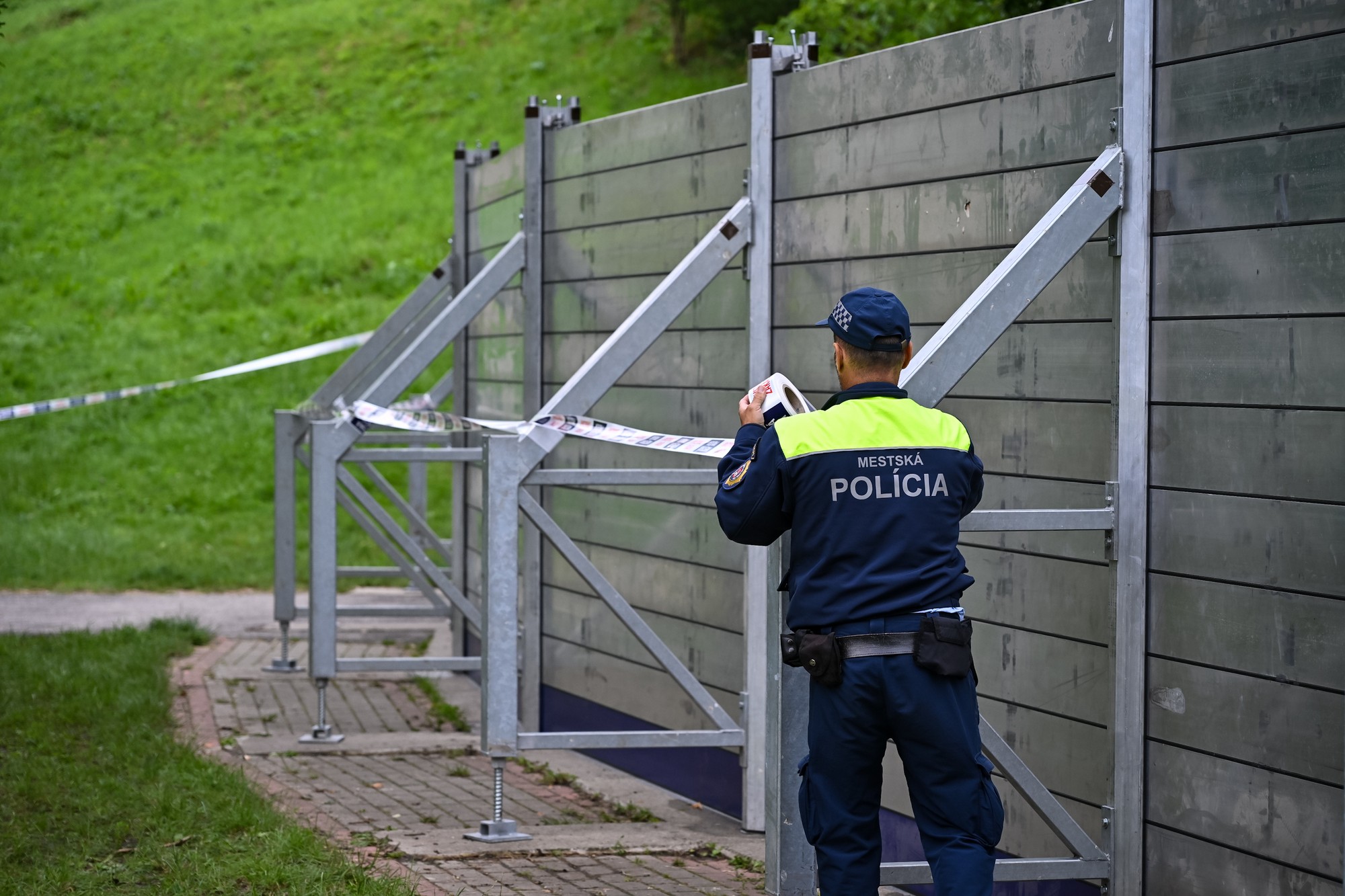 Protipovodňové zábrany pod hradom Devín.