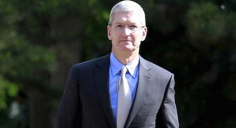 Apple CEO Tim Cook (C) arrives before a meeting with China's Vice Premier Liu Yandong (not pictured) at the Zhongnanhai Leadership Compound, in Beijing, China, May 12, 2015.