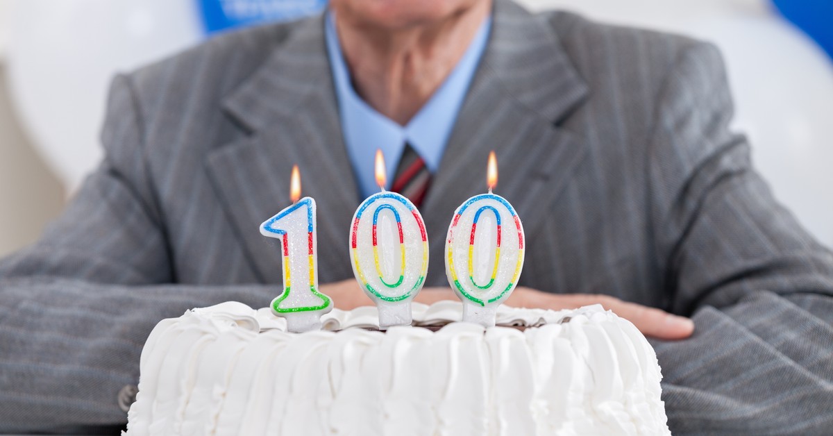 ZUS wypłaci fortunę stulatkom. Znamy nową kwotę świadczenia honorowego od marca