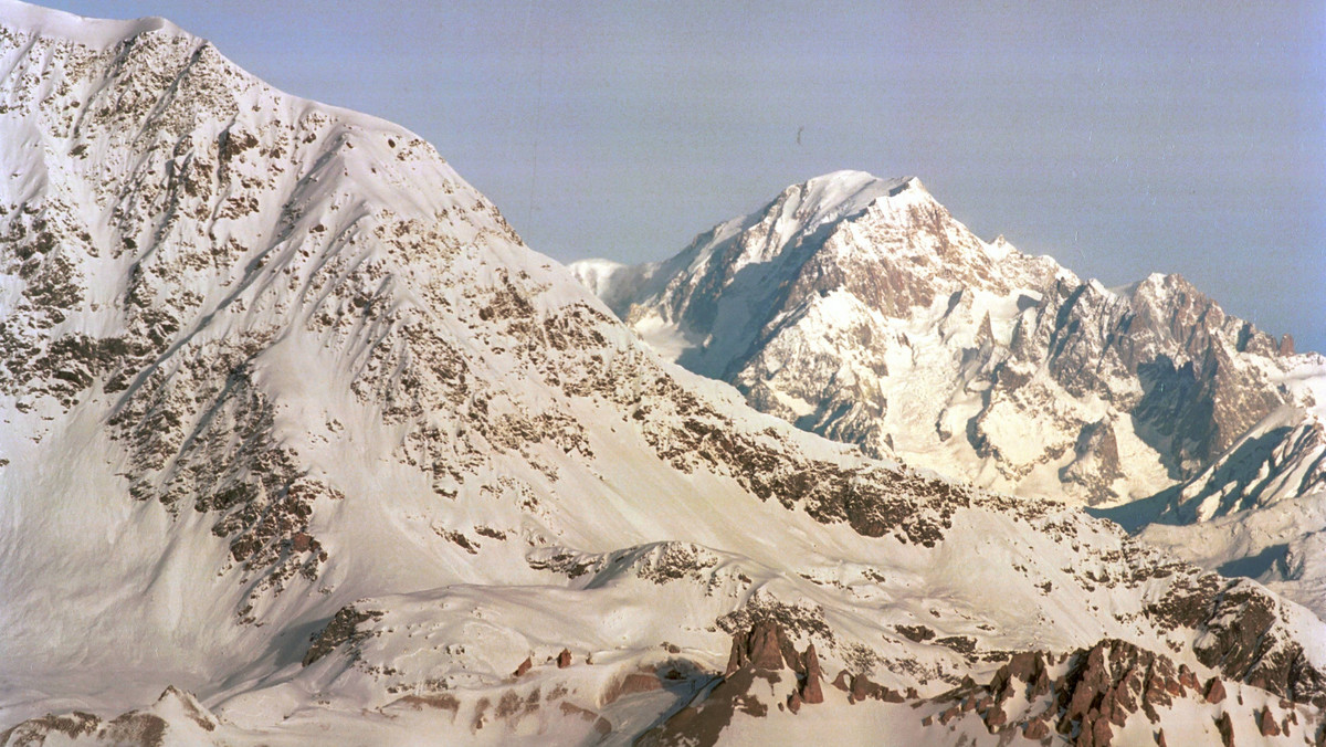 W lawinie kamiennej na Mont Blanc zginął Wojciech Kozub - krakowski taternik, alpinista, instruktor wspinaczkowy i przewodnik tatrzański - informuje serwis wspinanie.pl.