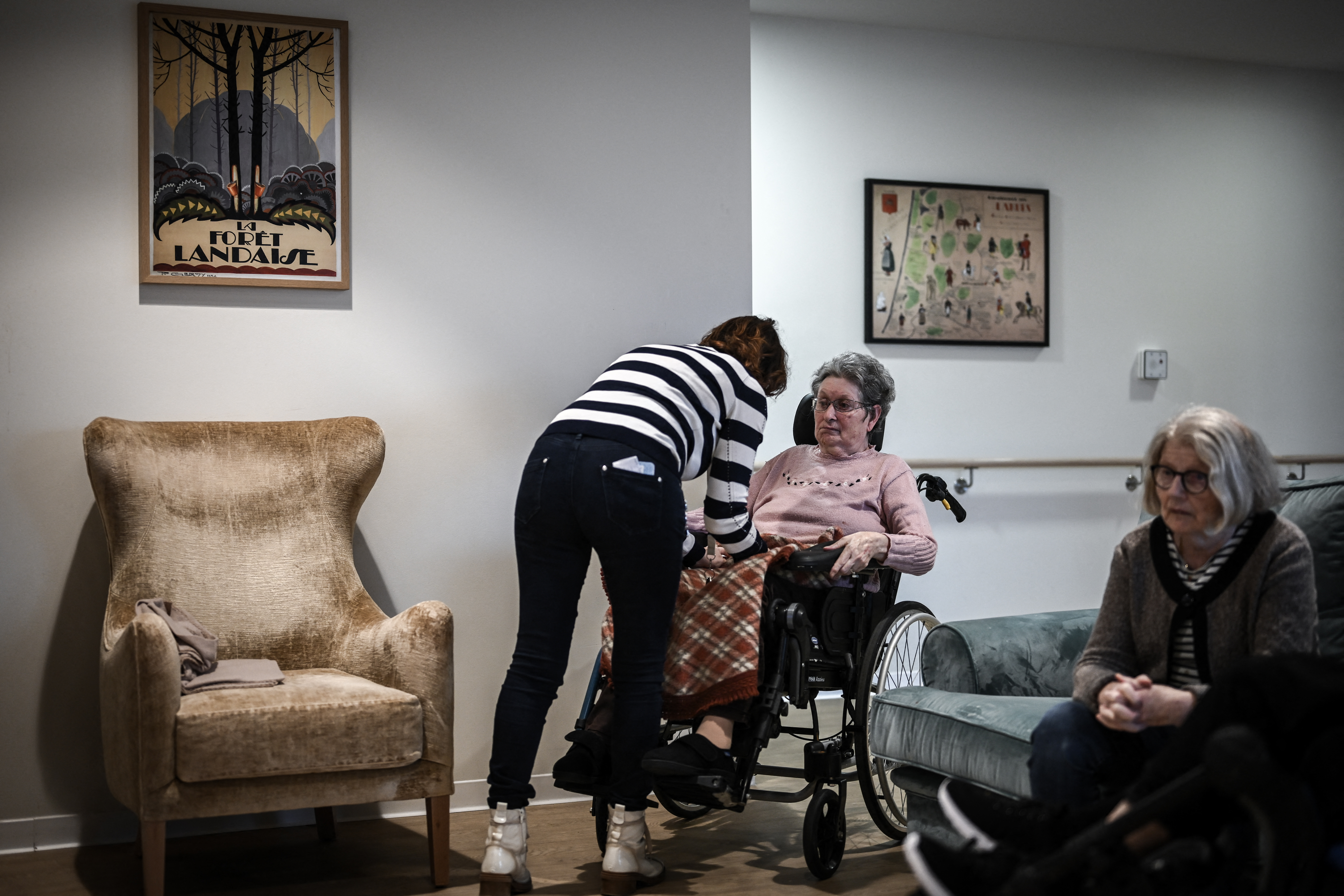 Hand wringing could signal advanced dementia stages