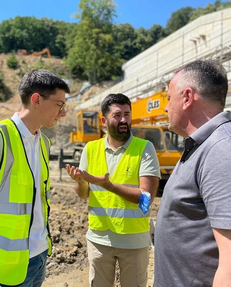 Antić prilikom obilaska radova na izgradnji tunela na Fruškogorskom koridoru