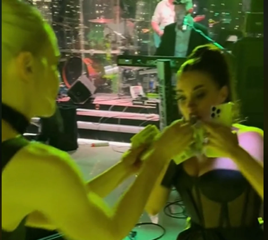 Nataša Bekvalac kiti pevačicu