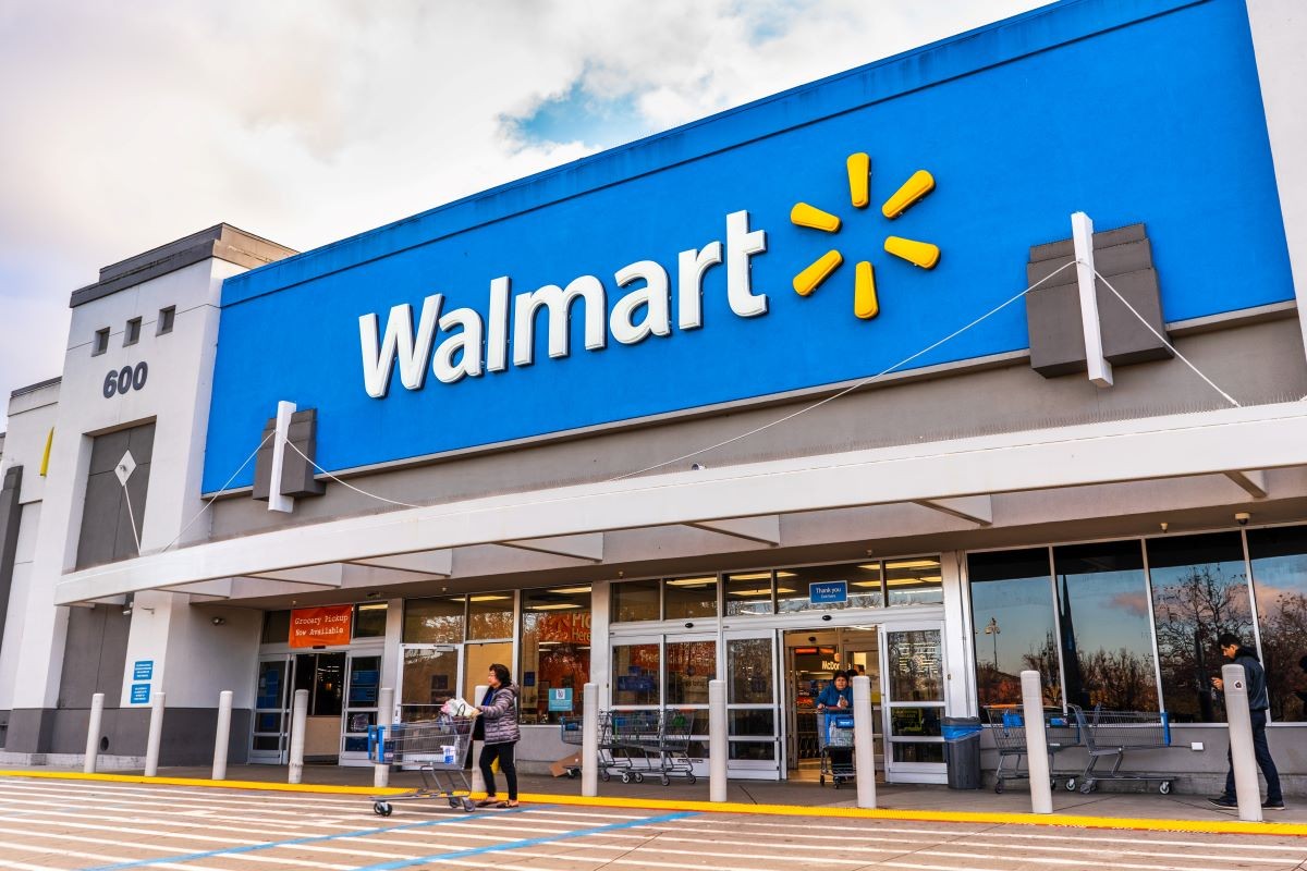 Sieć sklepów Walmart wprowadziła płatne kasy samoobsługowe?