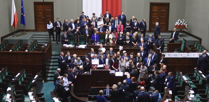 PiS ugina się pod protestem w Sejmie?