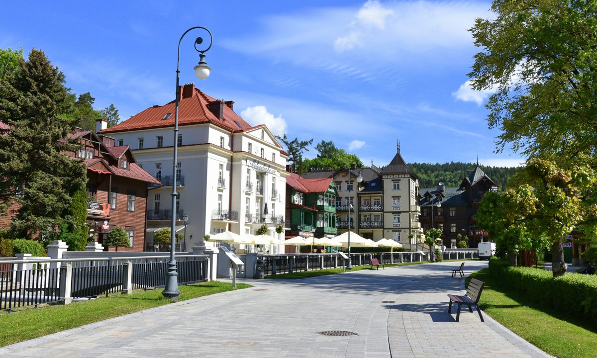 Wakacyjny kurort świeci pustkami. Nie pomagają choćby obniżki cen