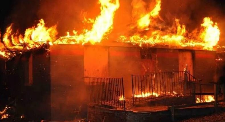 Fire razes shops at plank section of boundary market, Ajegunle. (Guardian)