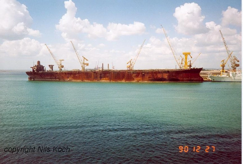 "Seawise Giant"  w Singapurze w 1990 r.