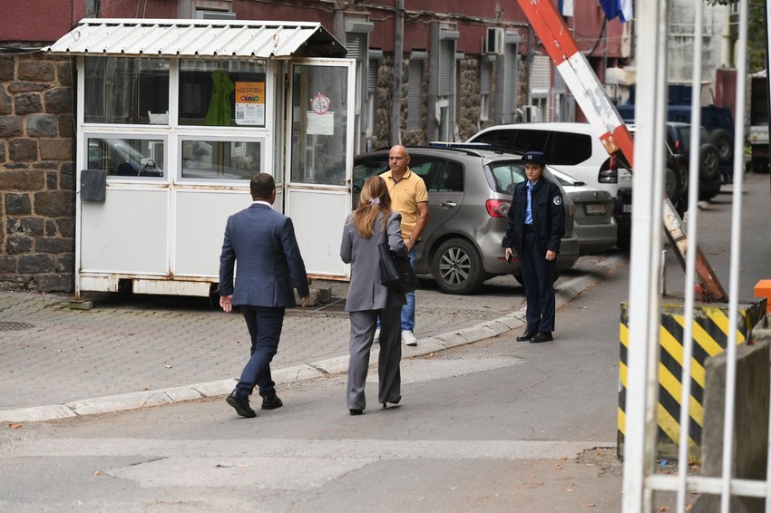 Todić stiže u stanicu kosovske policije