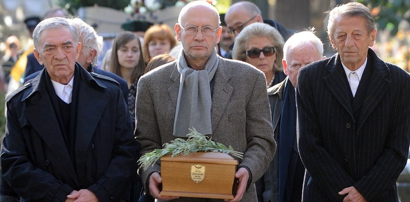 Pogrzeb Jarockiego. Artyści na czele konduktu. ZDJĘCIA