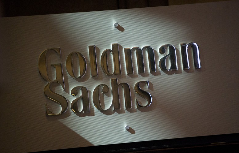 Jest niewiele firm, które na Wall Street wzbudzają taki respekt jak Goldman Sachs. Mimo niekwestionowanej pozycji w świecie finansów, amerykański bank inwestycyjny wciąż rośnie. W ubiegłym roku zyski Goldman Sachs wzrosły o 5 proc., a ostatnio zwrócił na siebie uwagę całego świata, inwestując w aplikację Symphony, która nazywana jest „zabójcą Bloomberga”.