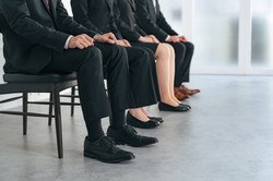 Ile można zarobić świeżo po ukończeniu studiów? Są nowe dane [KWOTY]