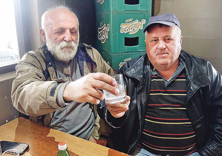 Đoko Stančić i Vojislav Burlić nazdravljaju