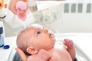 Férjöltés: a hüvely szűkebbre varrása a szülés után nem ritka Magyarországon