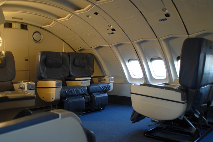 Poczekalnia z fotelami lotniczymi