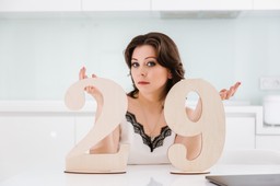 to najszczęśliwszy numer mieszkania! zwiastuje sukces, bogactwo i finansową pomyślność. oto numerologiczny przewodnik po wibracjach mieszkań