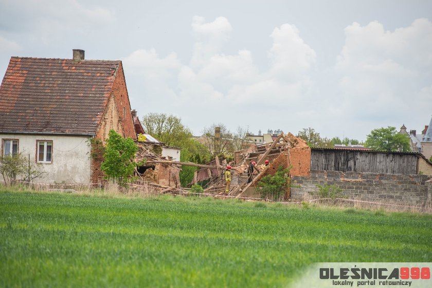 Ostrowina. Zawaliła się stodoła. 17-latek w ciężkim stanie trafił do szpitala