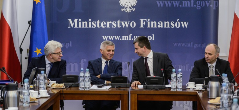 Minister Szczurek uspokaja frankowiczów: Banki uwzględnią ujemny LIBOR