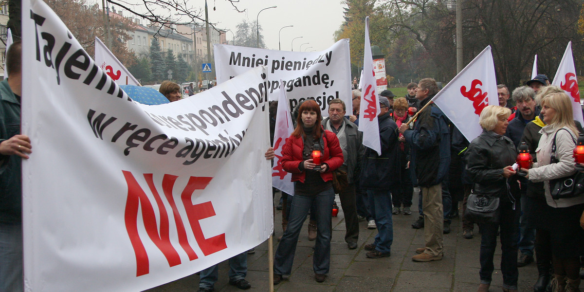 Protest pracowników Poczty Polskiej w Krakowie.