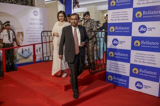 Ekskluzywny klub 100 miliardów dolarów: Mukesh Ambani dołącza do Bezosa i Muska
