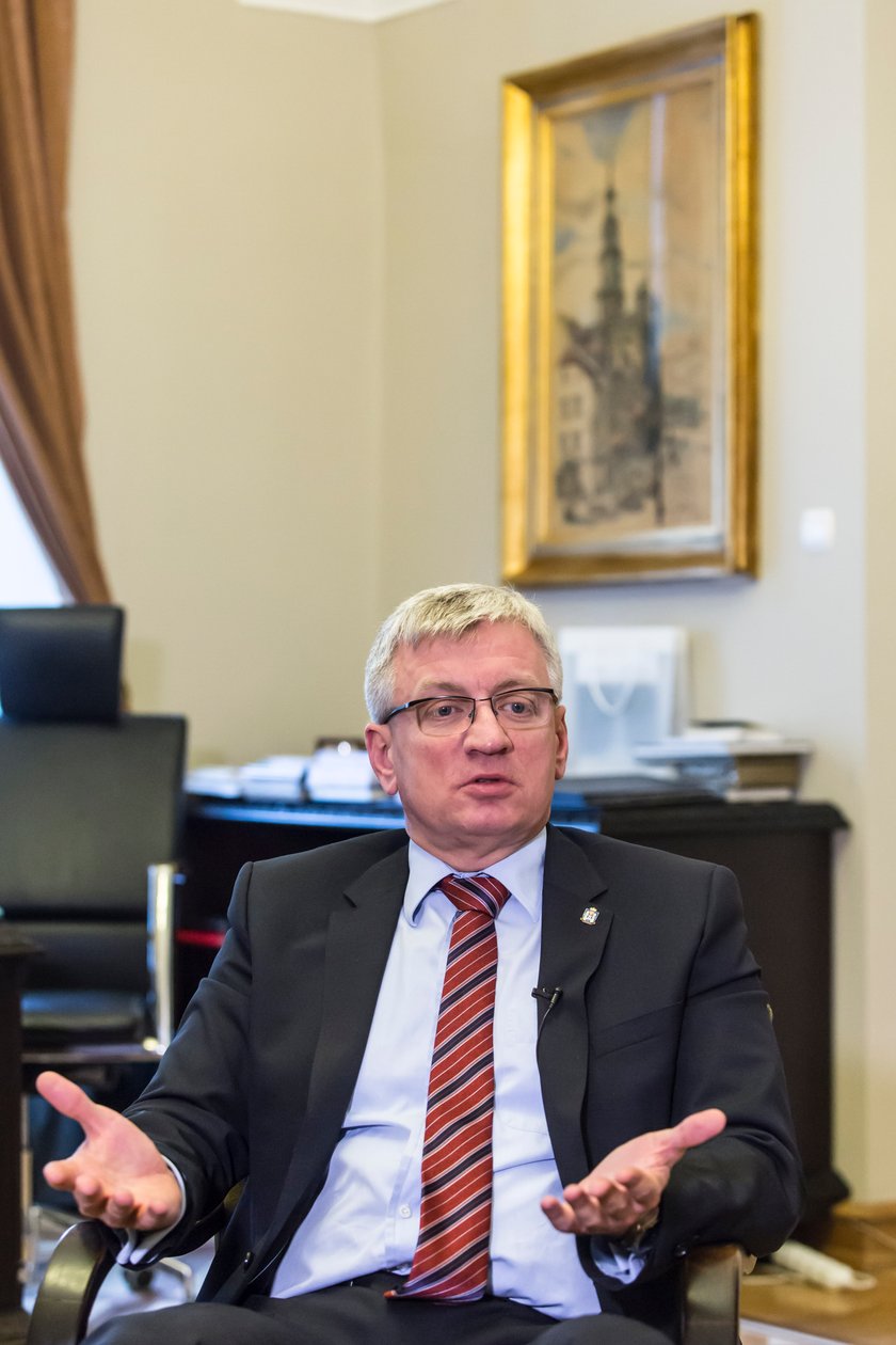 Prezydent Poznania i dyrektor PZU mają takie same meble