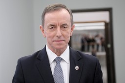 Grodzki o podpisaniu ustaw sądowych: Dryf Polski w kierunku autorytarnych dyktatur