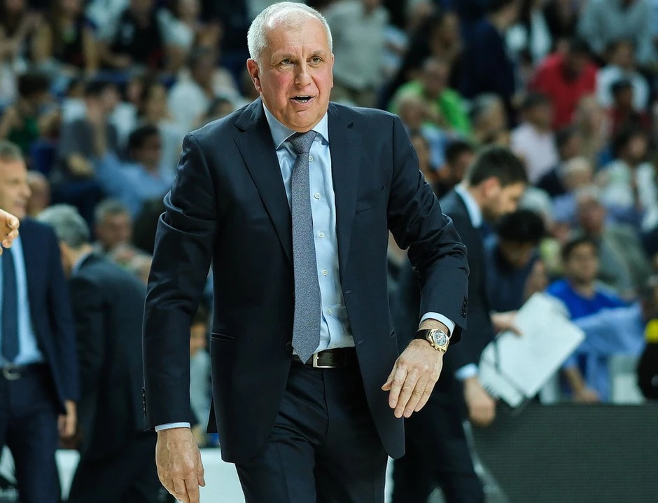 Godinama je u skladnom braku sa suprugom Vesnom, sa kojom ima sina Đorđa i ćerku Anju