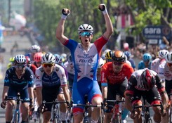 Demare wygrał 5. etap Giro d'Italia. W czołówce bez zmian