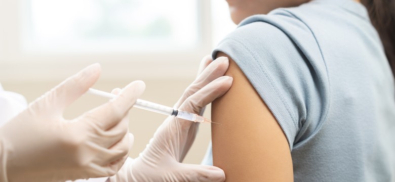 Ruszyły darmowe szczepienia. Sprawdź, kto i gdzie może się bezpłatnie zaszczepić na COVID-19