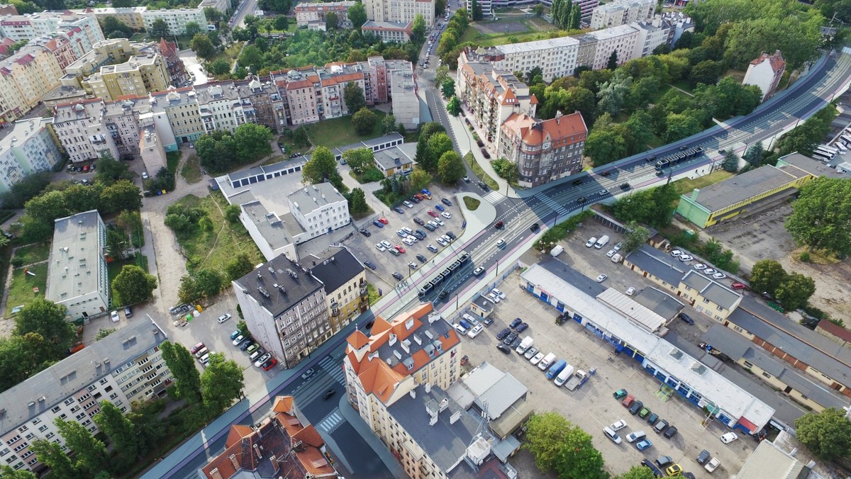 Polsko-hiszpańskie konsorcjum firm Balzola Polska i Construciones y promociones Balzola zajmie się budową nowej linii tramwajowej wzdłuż ulicy Hubskiej we Wrocławiu. Inwestycja pochłonie 34,2 mln zł. Nadal nie wiadomo jednak, kto wyremontuje ulicę Dyrekcyjną pod wiaduktem, gdzie mają jeździć tramwaje. Kilka tygodni temu przetarg w tej sprawie unieważniono ze względu na zbyt wysokie ceny.