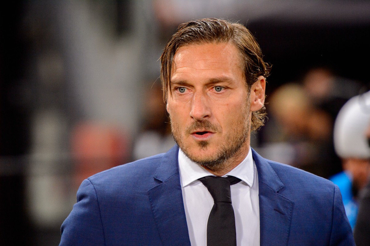 Legenda włoskiego futbolu okryje się hańbą. Francesco Totti jedzie do Moskwy