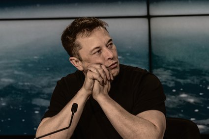 Musk znowu o "wolności słowa". Pozwala śledzić swój samolot