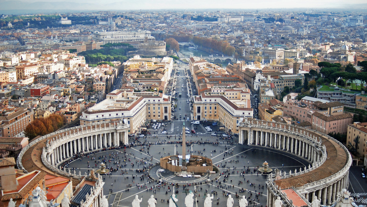 Sąd w Rzymie utrzymał nakaz aresztowania wobec wysokiego rangą urzędnika z zarządu dóbr Stolicy Apostolskiej, księdza Nunzio Scarano oraz dwóch jego wspólników, podejrzanych o próbę prania pieniędzy. Aresztowani zostali 28 czerwca.