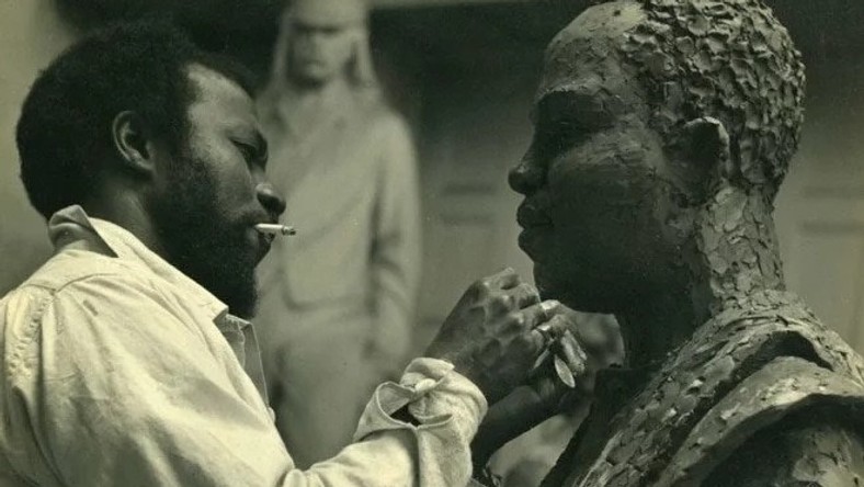  ben enwonwu making sculpture