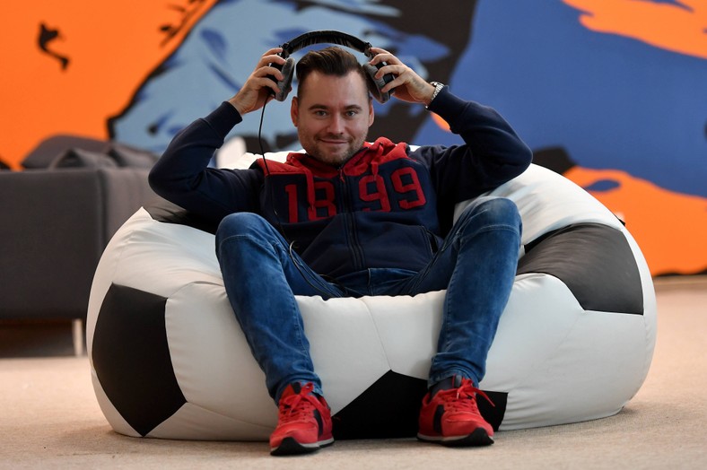 Kim jest Krzysztof Stanowski? Sylwetka dziennikarza - Plejada.pl