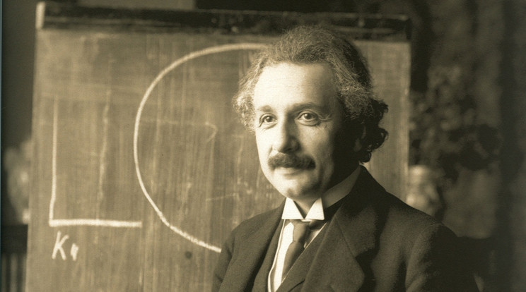 Albert Einstein előadást tart Bécsben 1921-ben / Fotó: Wikipédia