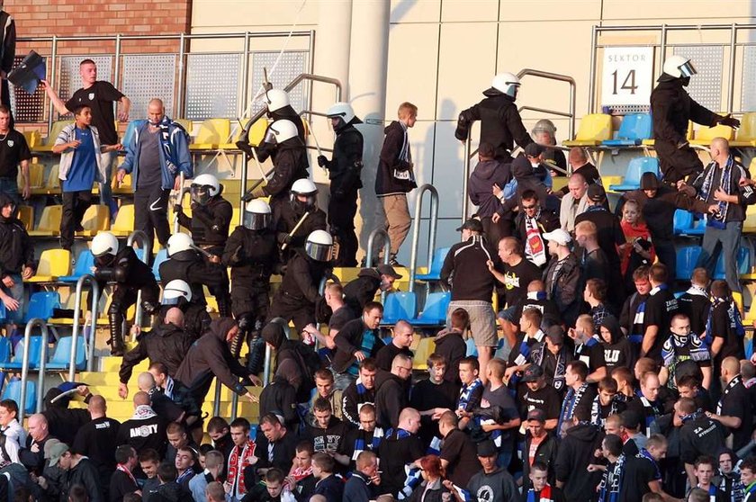 Ogromna bijatyka na stadionie Zawiszy